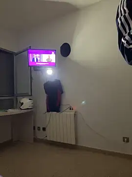 Snapshot of Kamaleonix chatting on October 24, 2025, 8:08 pm Kamaleonix online show from October 24, 2025, 8:08 pm