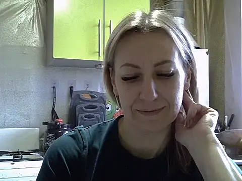 Snapshot of AshleyXHoney chatting on November 6, 2025, 7:56 am AshleyXHoney online show from November 6, 2025, 7:56 am