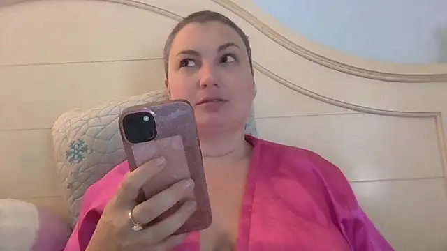 Snapshot of MilfyMrsRobinson chatting on July 23, 2026, 1:30 pm MilfyMrsRobinson online show from July 23, 2026, 1:30 pm