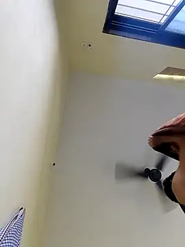 Snapshot of yashzae chatting on November 9, 2025, 8:51 am yashzae online show from November 9, 2025, 8:51 am