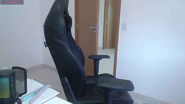 Snapshot of charlotbelucci_ chatting on October 7, 2025, 10:38 am charlotbelucci online show from October 7, 2025, 10:38 am