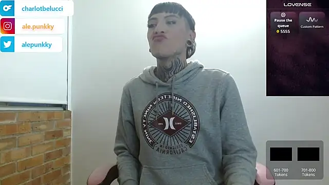 Snapshot of charlotbelucci_ chatting on October 30, 2025, 10:24 am charlotbelucci online show from October 30, 2025, 10:24 am