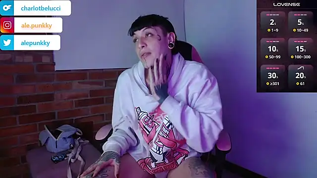 Snapshot of charlotbelucci_ chatting on November 7, 2025, 9:03 am charlotbelucci online show from November 7, 2025, 9:03 am