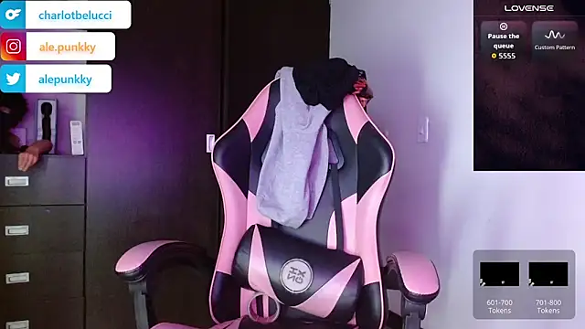 Snapshot of charlotbelucci_ chatting on November 18, 2025, 10:18 am charlotbelucci online show from November 18, 2025, 10:18 am