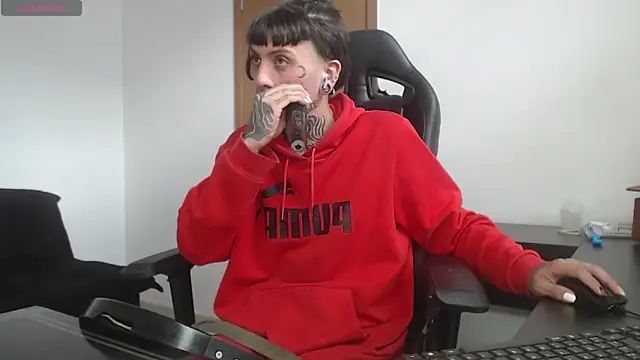 Snapshot of charlotbelucci_ chatting on October 25, 2025, 10:47 am charlotbelucci online show from October 25, 2025, 10:47 am