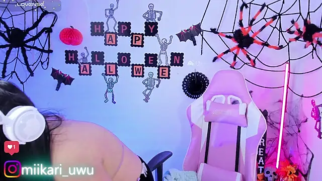 Ahri Elderwood online show from October 26, 2025, 5:41 am