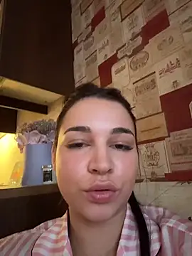 JessicaCartier online show from May 11, 2026, 4:04 pm
