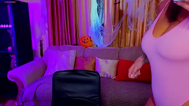 JessicaCartier online show from October 27, 2025, 4:24 am