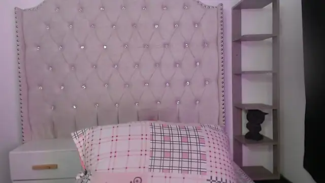Abril Squirt online show from May 2, 2026, 11:43 pm