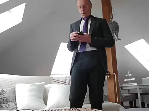 Snapshot of maxmueller321 chatting on February 12, 2026, 12:38 pm maxmueller321 online show from February 12, 2026, 12:38 pm