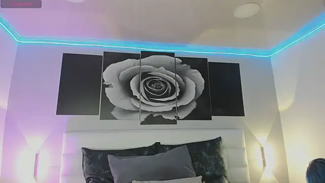 sofi bakerr online show from December 5, 2025, 11:42 am