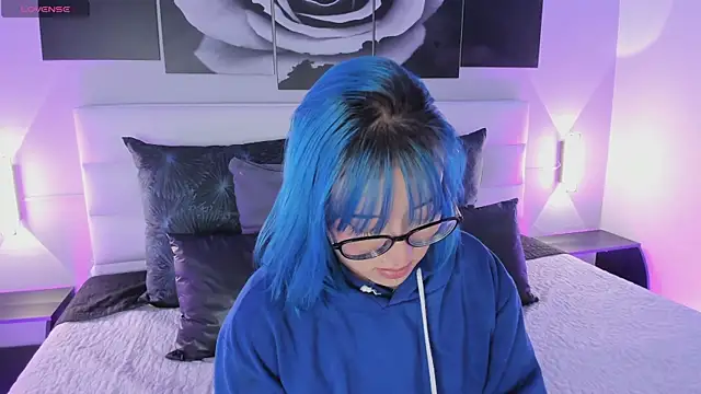 sofi bakerr online show from November 17, 2025, 11:36 am