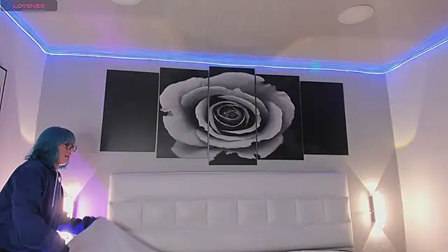 sofi bakerr online show from October 29, 2025, 11:53 am