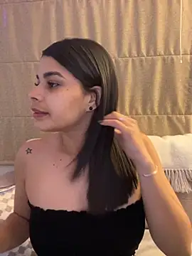 Snapshot of DaryRos chatting on October 10, 2025, 11:27 pm DaryRos online show from October 10, 2025, 11:27 pm