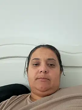 sarahhh1987 online show from November 10, 2025, 9:03 am