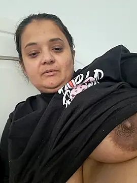 sarahhh1987 online show from November 3, 2025, 9:35 am