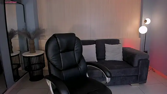 HannaConnor  online show from October 7, 2025, 11:44 am