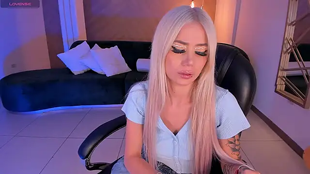 HannaConnor  online show from February 20, 2025, 7:19 pm