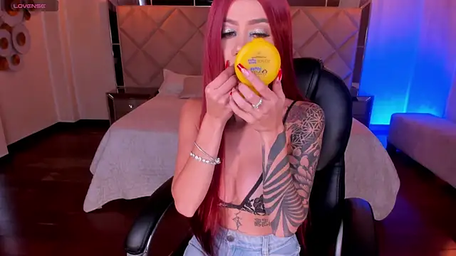 HannaConnor  online show from October 27, 2025, 8:43 pm