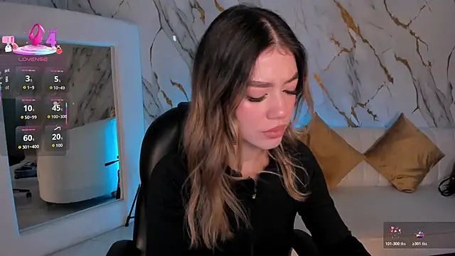 Snapshot of ViolettHansson chatting on November 7, 2025, 11:04 am ViolettHansson online show from November 7, 2025, 11:04 am