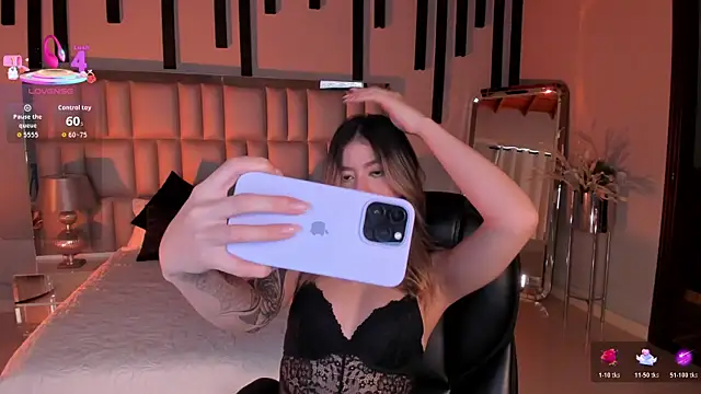 Snapshot of ViolettHansson chatting on November 4, 2025, 6:22 pm ViolettHansson online show from November 4, 2025, 6:22 pm