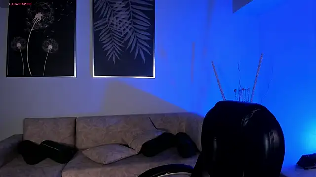 Snapshot of ViolettHansson chatting on October 24, 2025, 6:07 pm ViolettHansson online show from October 24, 2025, 6:07 pm