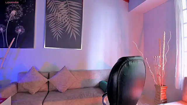 Snapshot of ViolettHansson chatting on December 15, 2025, 7:41 pm ViolettHansson online show from December 15, 2025, 7:41 pm