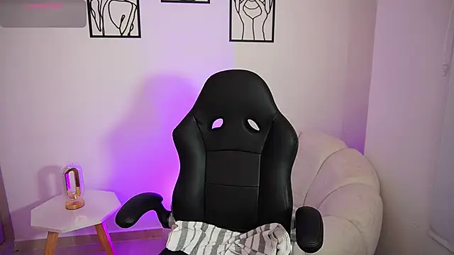 Snapshot of AliceHarper_ chatting on July 31, 2026, 1:49 am AliceHarper online show from July 31, 2026, 1:49 am