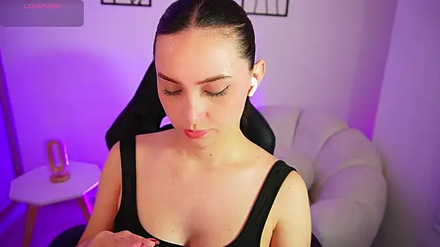 Snapshot of AliceHarper_ chatting on July 18, 2026, 2:53 am AliceHarper online show from July 18, 2026, 2:53 am