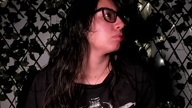 CoralineSanchez online show from October 30, 2025, 3:16 am