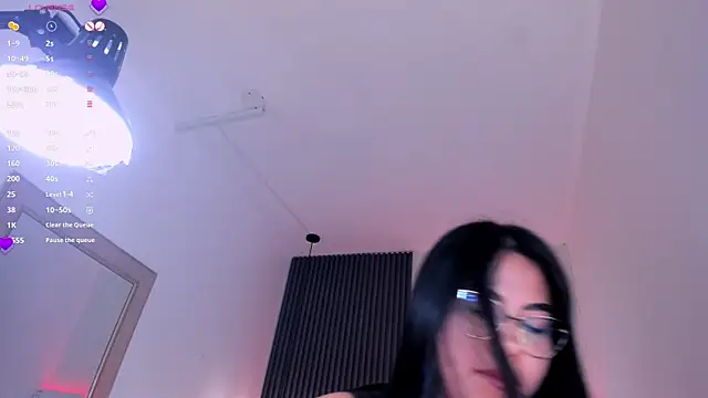 aliscollins  online show from April 28, 2026, 1:48 am