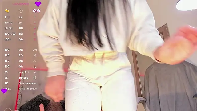 aliscollins  online show from October 19, 2025, 1:41 am