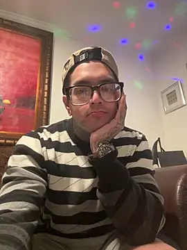 Snapshot of ILLUM1NATE chatting on October 17, 2025, 6:32 pm ILLUM1NATE online show from October 17, 2025, 6:32 pm