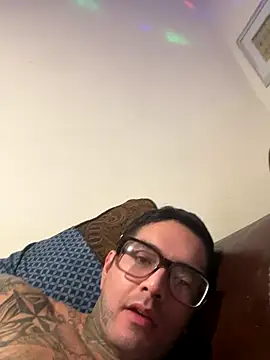 Snapshot of ILLUM1NATE chatting on October 17, 2025, 6:28 am ILLUM1NATE online show from October 17, 2025, 6:28 am