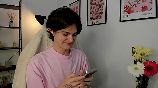 Snapshot of little_femb0y chatting on March 10, 2026, 11:47 am little femb0y online show from March 10, 2026, 11:47 am