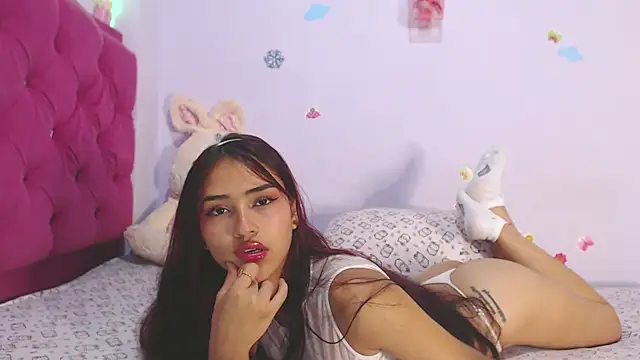 Madelyy  online show from April 21, 2026, 1:42 am