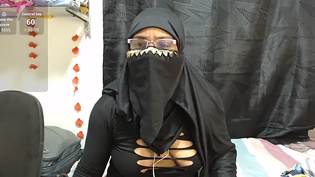 Snapshot of Aaliyah_brown chatting on November 8, 2025, 3:21 am Aaliyah brown online show from November 8, 2025, 3:21 am