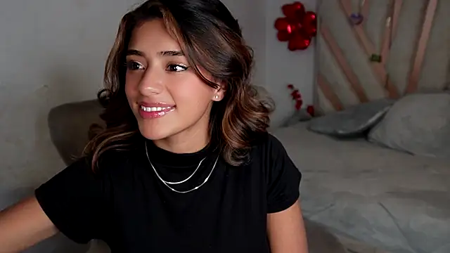 Snapshot of Rebecca_055 chatting on December 5, 2025, 2:10 am Rebecca 055 online show from December 5, 2025, 2:10 am