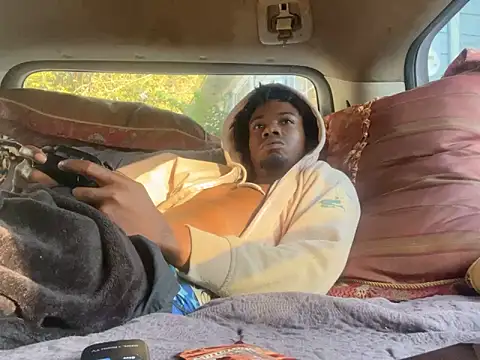 SlimeCrownzOut5 online show from October 9, 2025, 1:55 pm