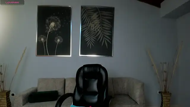 Snapshot of AnaisNin chatting on November 18, 2025, 3:32 am AnaisNin online show from November 18, 2025, 3:32 am