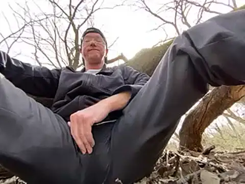 Snapshot of KrixKross chatting on March 7, 2025, 5:28 pm KrixKross online show from March 7, 2025, 5:28 pm