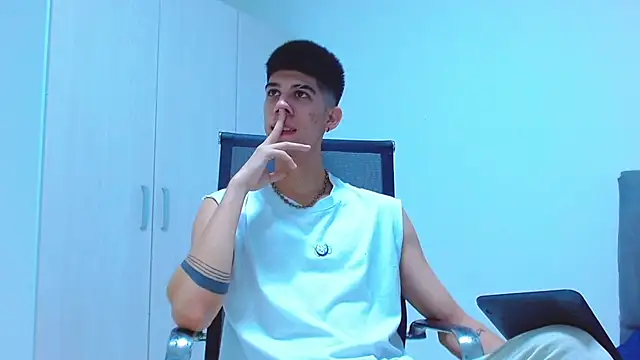 jhony-sex online show from October 28, 2025, 3:40 am