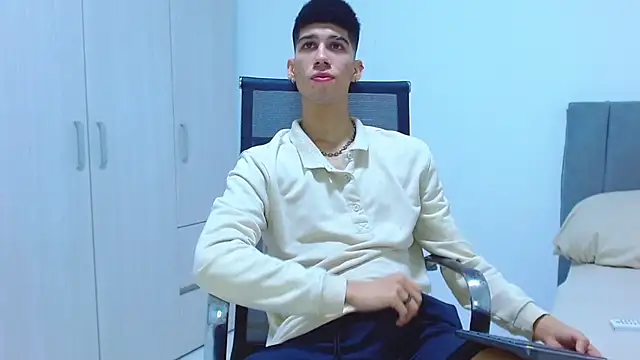 jhony-sex online show from October 15, 2025, 6:11 am