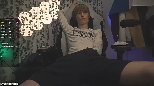 Snapshot of twinkben chatting on November 12, 2025, 10:24 pm twinkben online show from November 12, 2025, 10:24 pm