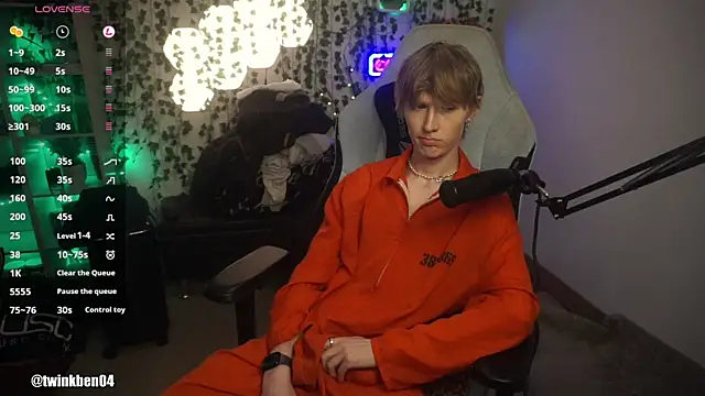 Snapshot of twinkben chatting on October 9, 2025, 8:09 pm twinkben online show from October 9, 2025, 8:09 pm