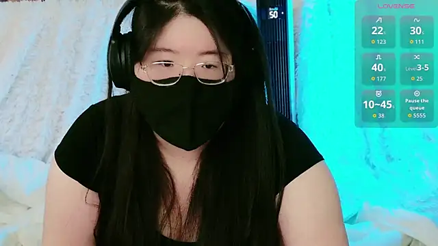 Snapshot of Kara-Nuna chatting on February 8, 2026, 8:39 pm Kara-Nuna online show from February 8, 2026, 8:39 pm