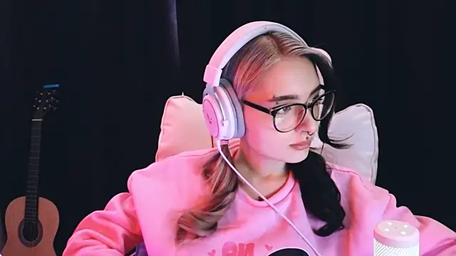 Avi Nile online show from February 4, 2025, 2:39 am