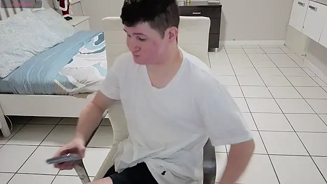 Snapshot of Lorenzo_hernandez chatting on December 15, 2025, 4:24 pm Lorenzo hernandez online show from December 15, 2025, 4:24 pm