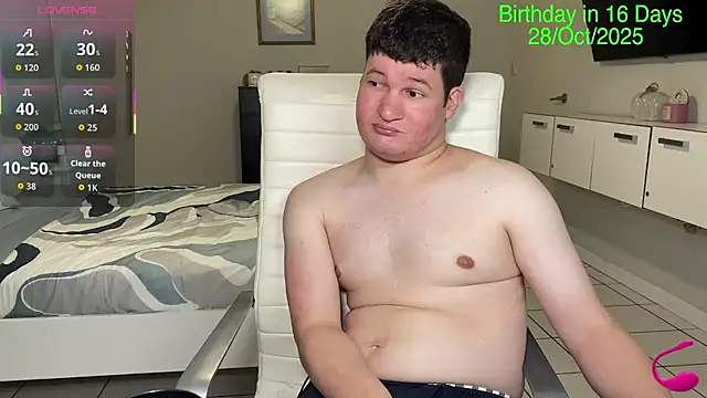 Snapshot of Lorenzo_hernandez chatting on October 13, 2025, 7:15 pm Lorenzo hernandez online show from October 13, 2025, 7:15 pm