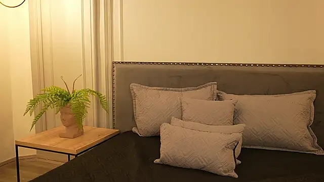 Snapshot of IrisBaker chatting on October 7, 2025, 9:27 pm IrisBaker online show from October 7, 2025, 9:27 pm